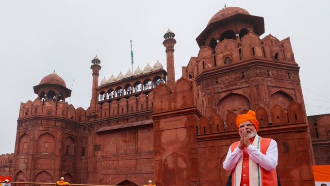 પ્રધાનમંત્રીએ કહ્યું, દેશમાં આગામી પેઢીના સુધારાઓ સાથે ઝડપી બનેલી પ્રગતિની ગતિની વિશ્વ પ્રશંસા કરી રહ્યું છે.