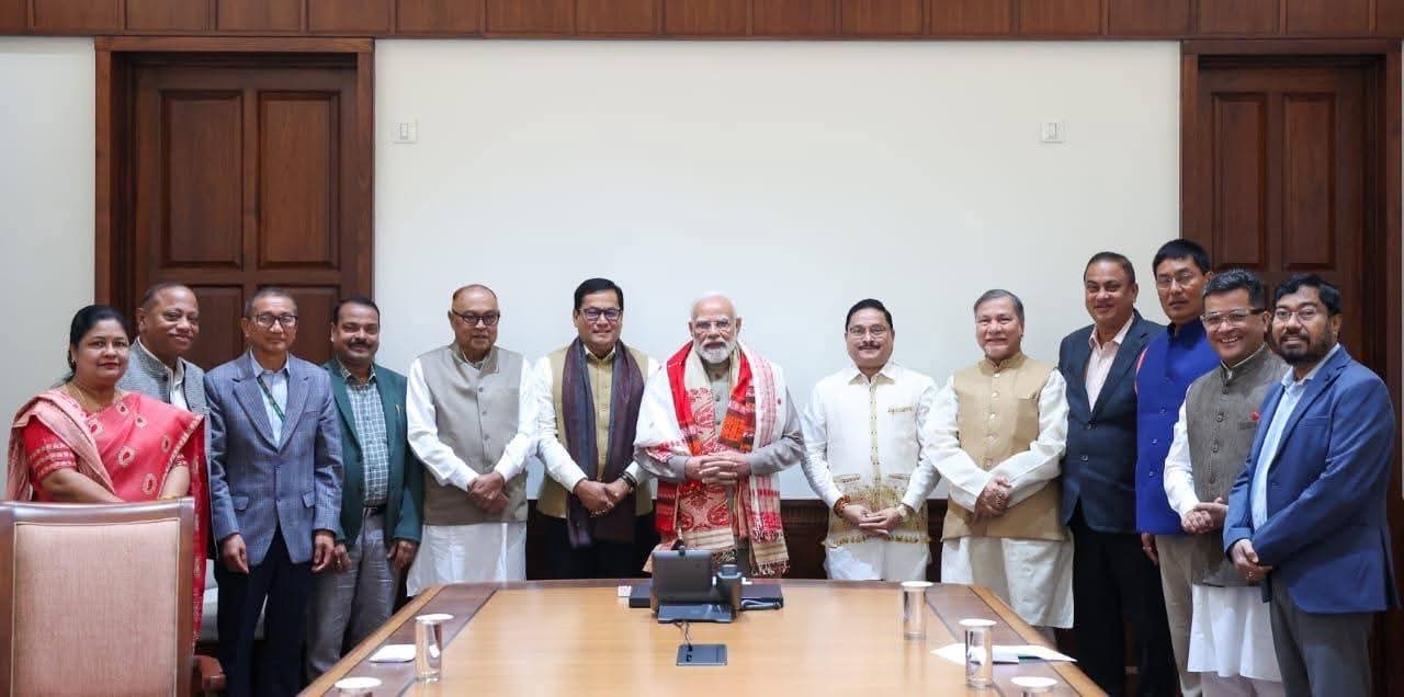 সমাগত বিধানসভা নির্বাচন সন্দৰ্ভত অসমৰ সাংসদসকলৰ সৈতে প্ৰধানমন্ত্ৰী মোদীৰ বৈঠক