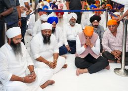 Maharashtra CM Fadnavis Pays Tribute to Sahibzades on Veer Bal Diwas in Mumbai
