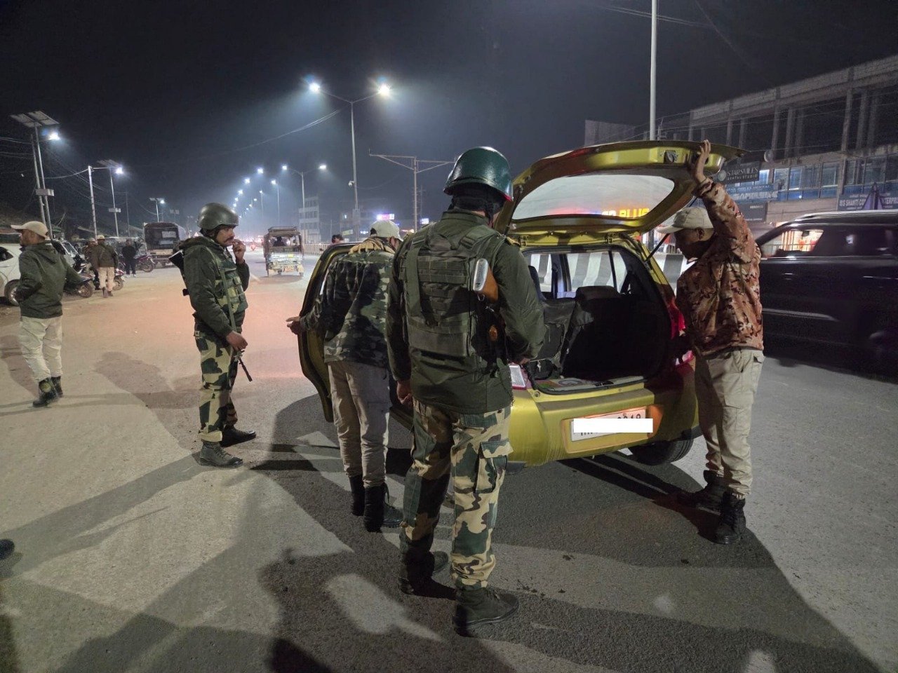 मणिपुर में सामान्य स्थिति बहाल करने के लिए संवेदनशील क्षेत्रों में तलाशी और घेराबंदी अभियान जारी