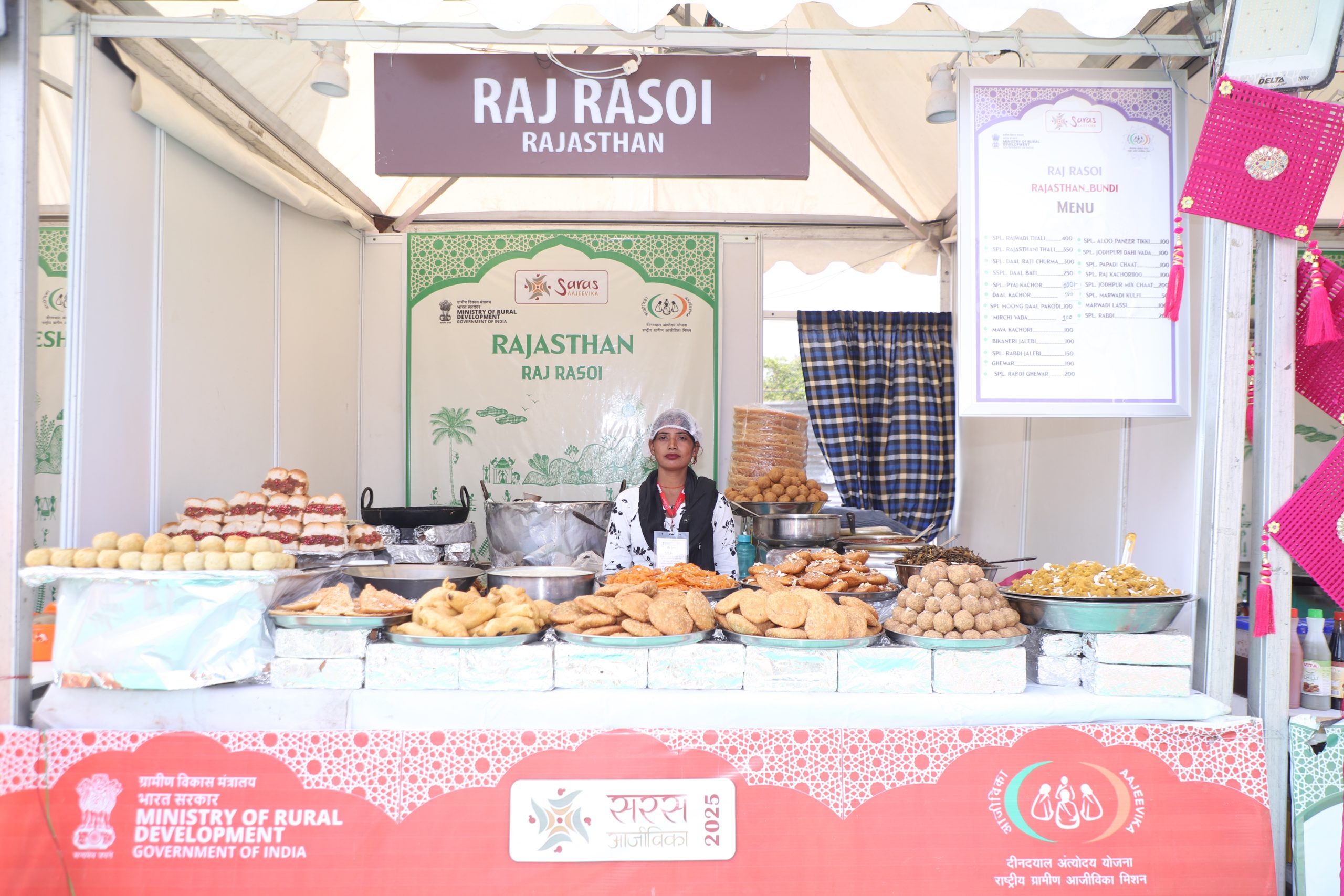 दिल्ली: सुंदर नर्सरी में आयोजित किया जा रहा सरस फूड महोत्सव