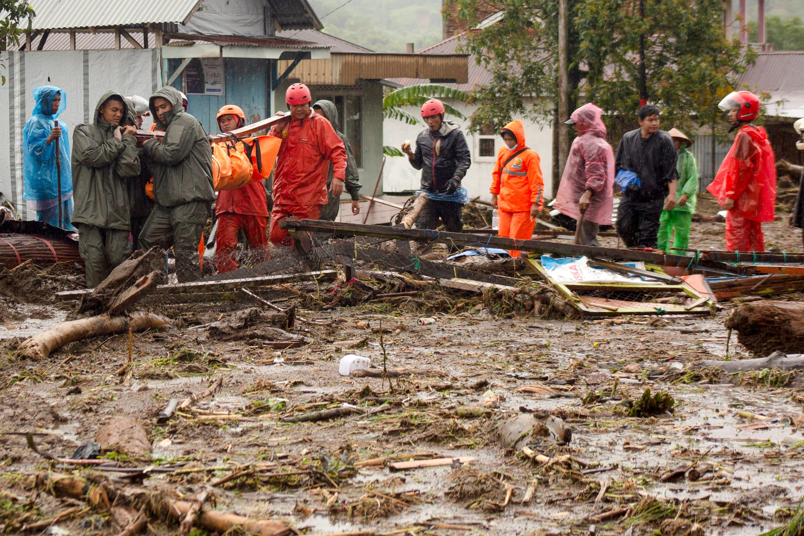 Cyclone-Driven Floods in Indonesia Claim 908 Lives, Over 400 Missing