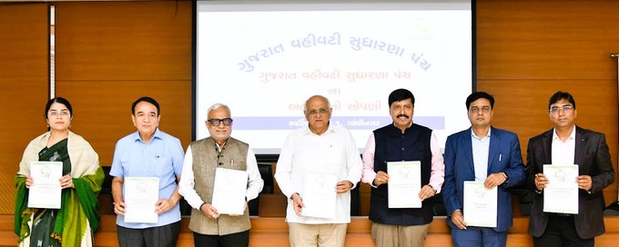 ગુજરાત વહીવટી સુધારણા પંચનો છઠ્ઠો અહેવાલ મુખ્યમંત્રીને સોંપાયો