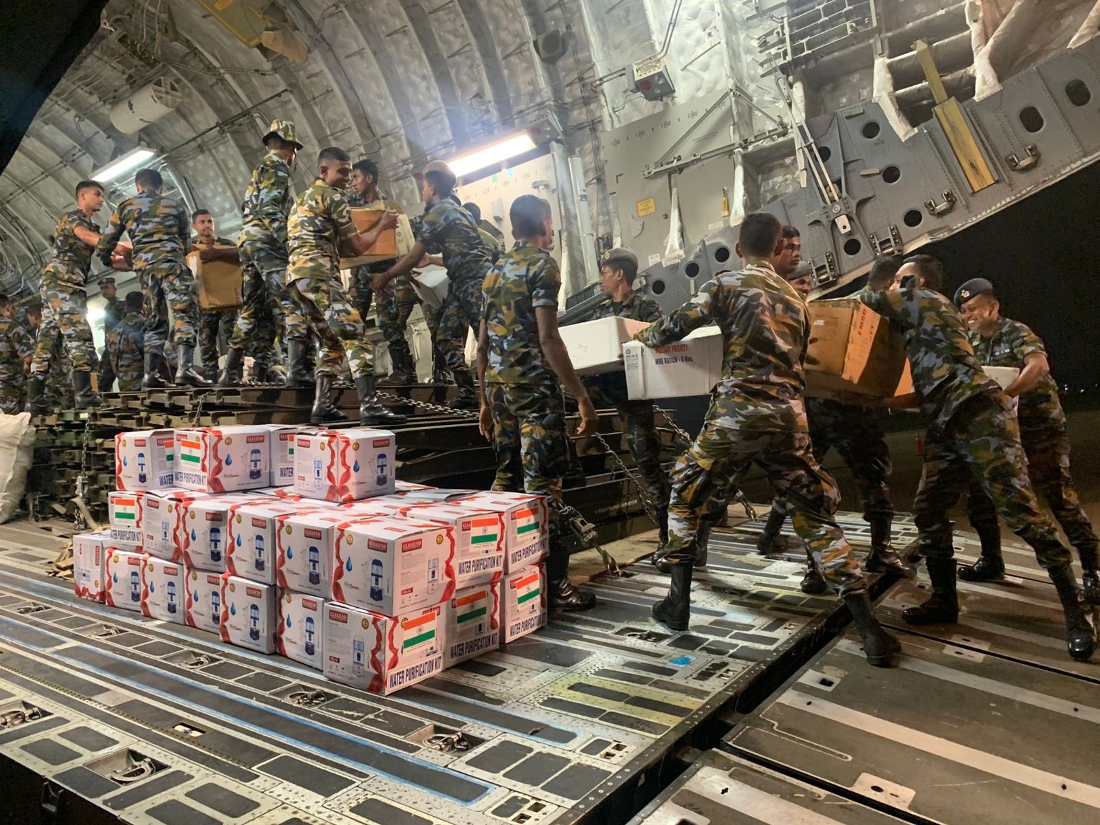 भारतीय वायु सेना ने ‘ऑपरेशन सागर बंधु’ के तहत श्रीलंका को बेली ब्रिज व 500 जल शुद्धिकरण किट पहुंचाए