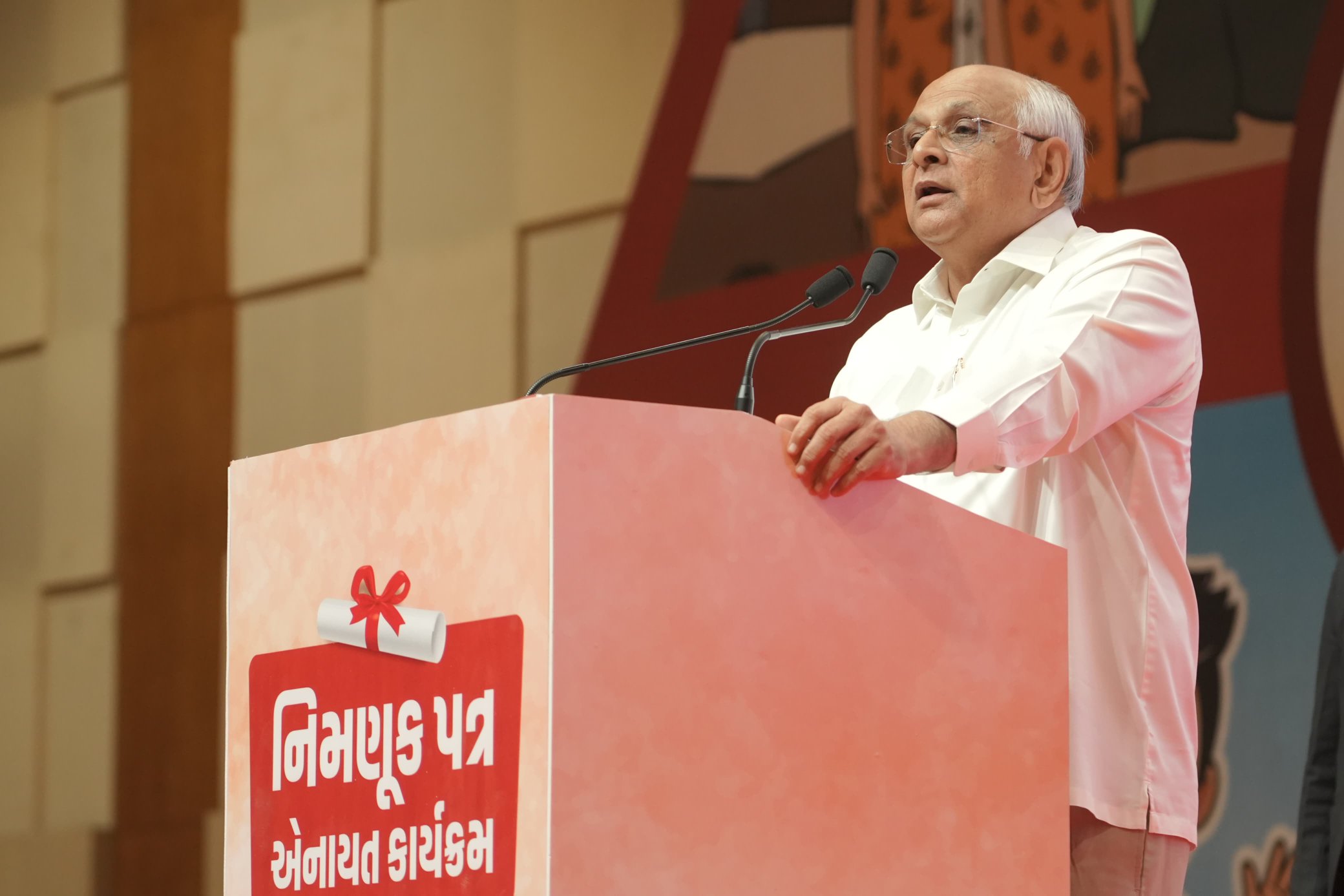 મુખ્યમંત્રી ભૂપેન્દ્ર પટેલે આગામી ત્રણ વર્ષમાં 10 હજારથી વધુ આંગણવાડી કેન્દ્ર અને નંદઘરનું નિર્માણ કરવાની જાહેરાત કરી.