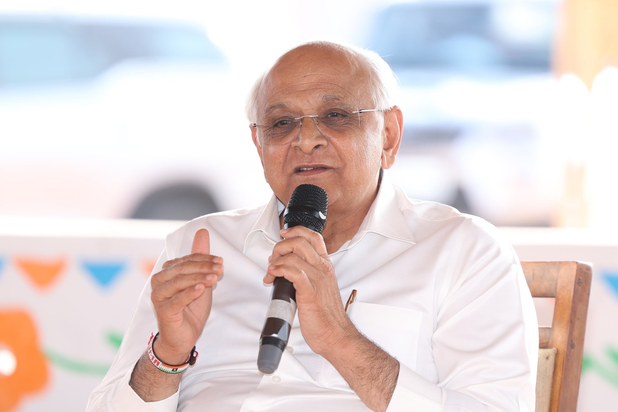 મુખ્યમંત્રીએ કચ્છમાં રણોત્સવની મુલાકાત લીધી – પર્યટકો સાથે સંવાદ કર્યો.