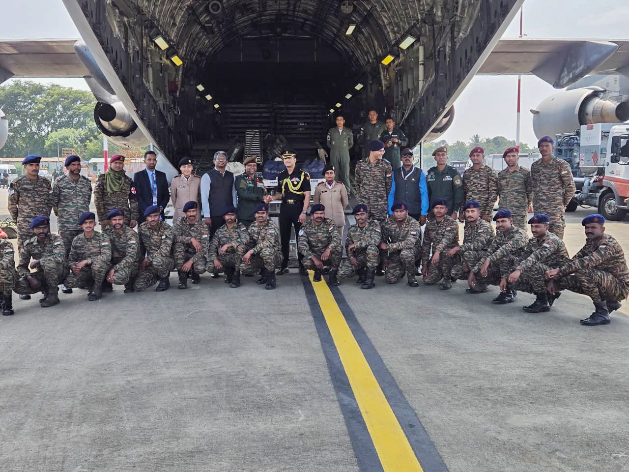 ऑपरेशन सागर बंधु के तहत श्रीलंका में तूफान से प्रभावित क्षेत्रों में ज़रूरी संपर्क ठीक करने के लिए 65 टन का बेली ब्रिज कोलंबो भेजा गया: रक्षा मंत्रालय