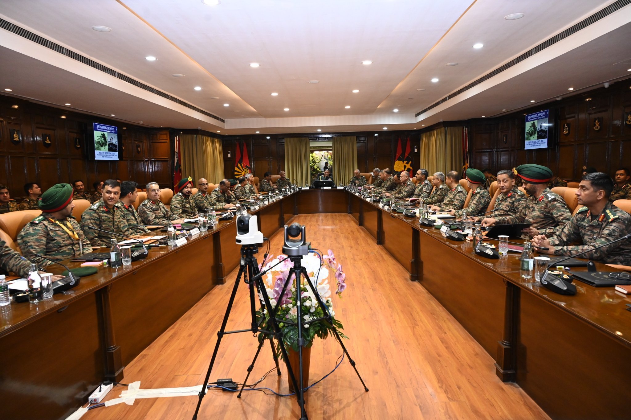 सेनाध्यक्ष जनरल उपेंद्र द्विवेदी ने भविष्य की चुनौतियों के मद्देनज़र सेना में एकजुटता और नवाचार को मजबूत करने पर बल दिया