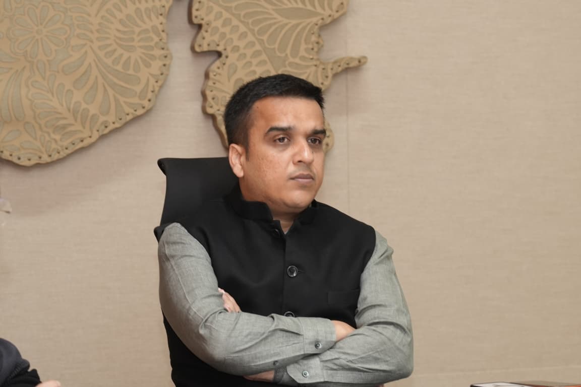 સાયબર ગુનેગારો વિરુદ્ધ વિશેષ ઝુંબેશ શરૂ કરવા પોલીસ અધિકારીઓને નાયબ મુખ્યમંત્રી હર્ષ સંઘવીની સૂચના