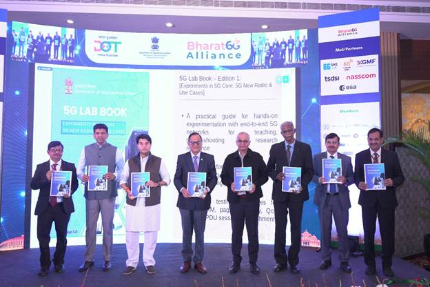 संचार मंत्री ज्योतिरादित्य सिंधिया ने नई दिल्ली में भारत 6जी मिशन के अंतर्गत शीर्ष परिषद की बैठक की अध्यक्षता की