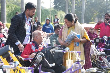 मुख्यमंत्री रेखा गुप्ता दिव्यांग जनों के दिव्य अटल कार्यक्रम में हुई शामिल