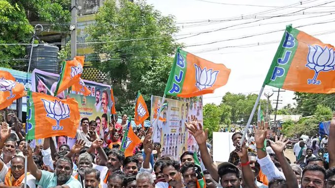 केरळमध्ये स्थानिक स्वराज्य संस्थांच्या निवडणुकांमध्ये भाजपप्रणित एनडीएचा तिरुवनंतपुरम महानगरपालिकेवर विजय