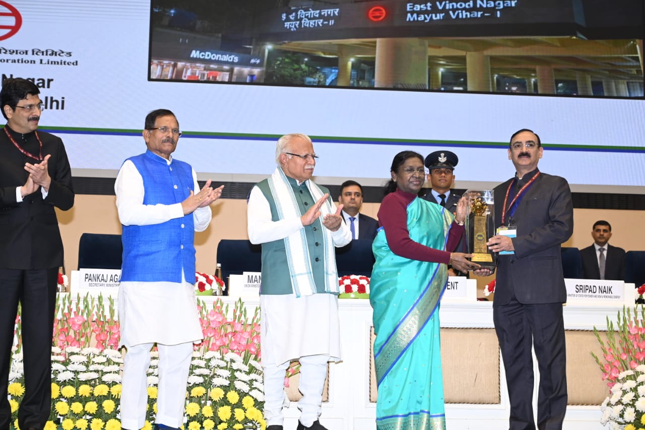 राष्ट्रपति द्रौपदी मुर्मु ने ईस्ट विनोद नगर मेट्रो स्टेशन को ऊर्जा संरक्षण पुरस्कार प्रदान किया