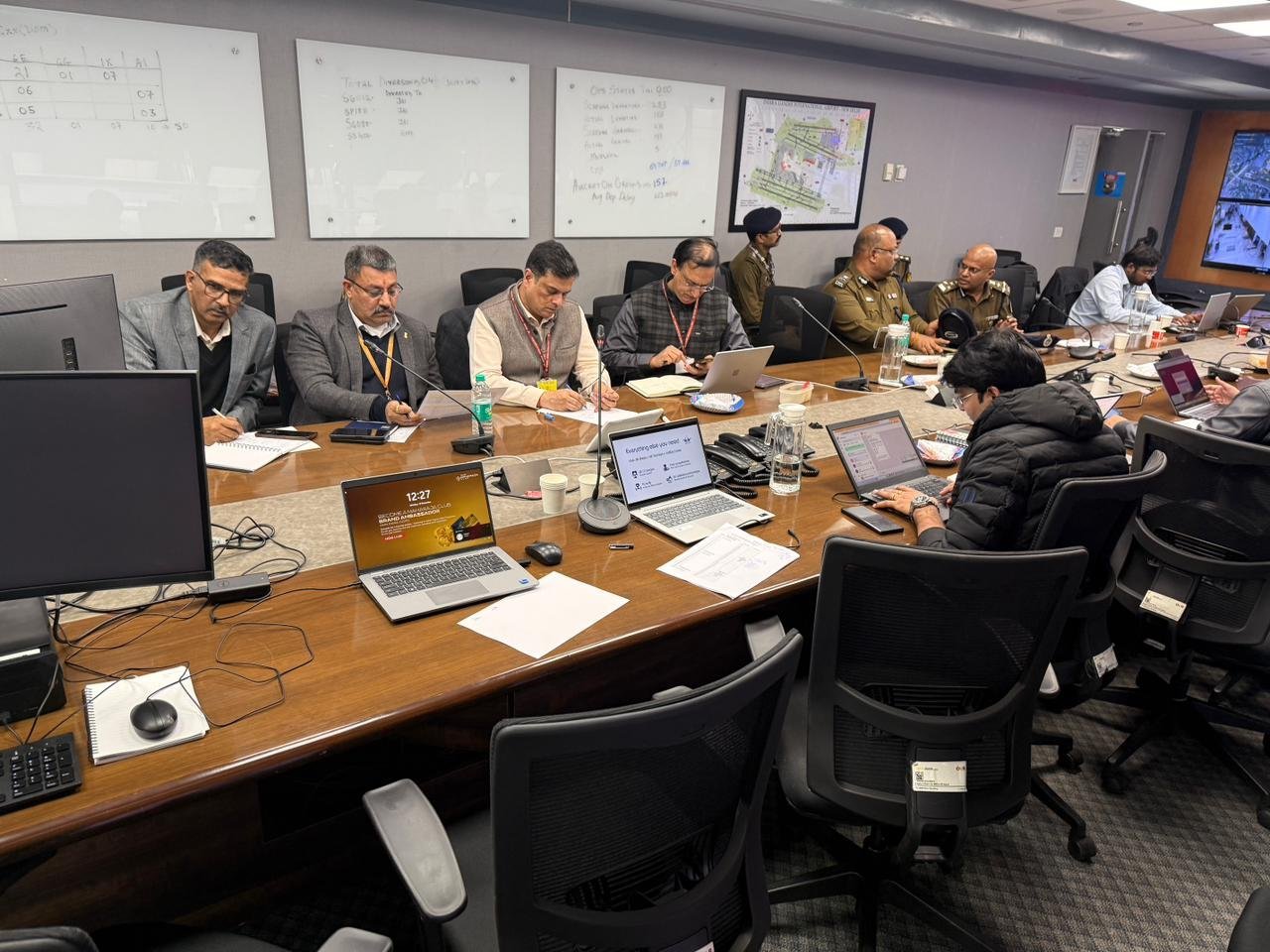 नागर विमानन मंत्रालय के अधिकारियों ने दिल्ली हवाई अड्डा संचालन नियंत्रण केंद्र का किया दौरा