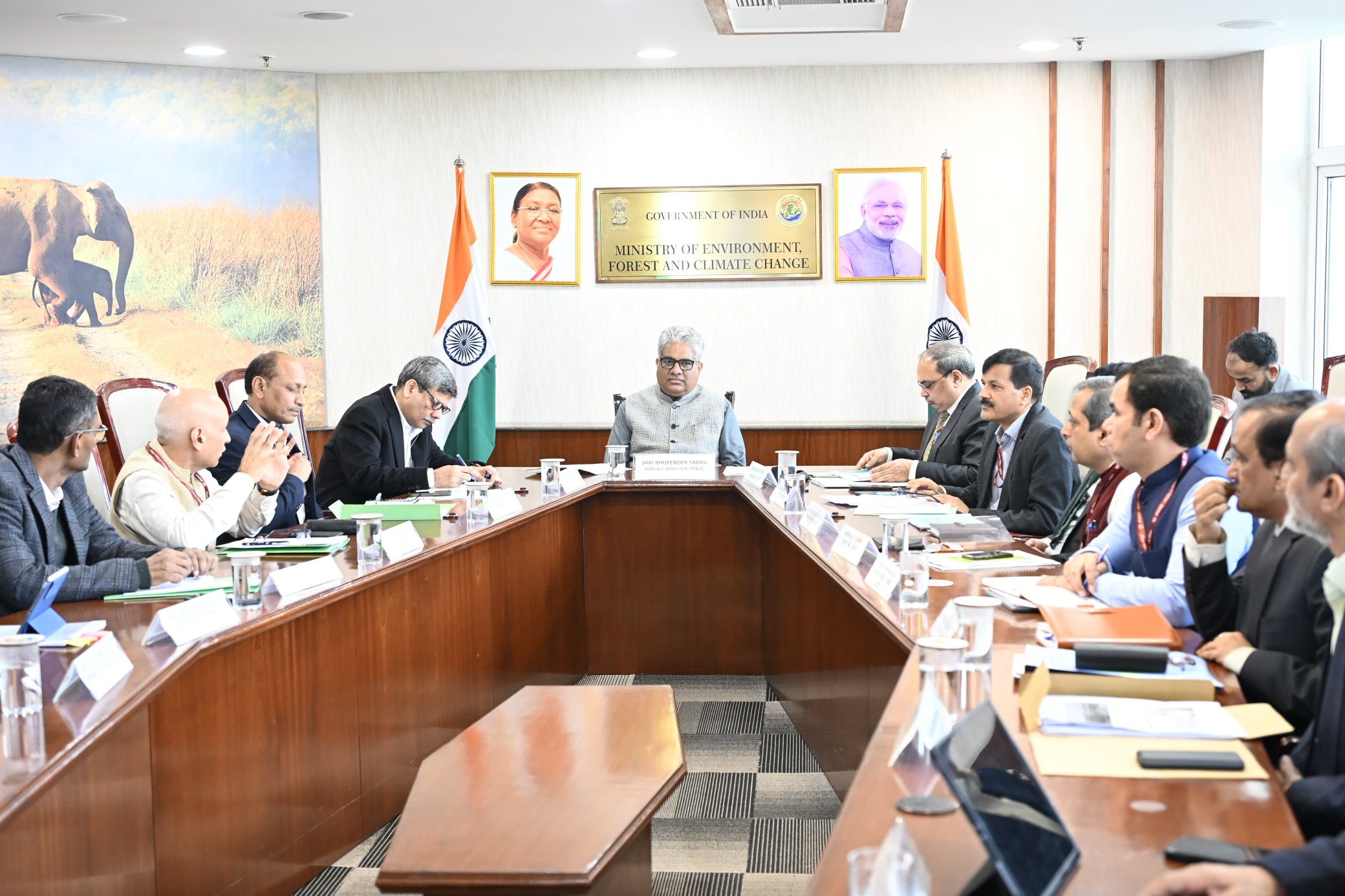 केंद्रीय मंत्री भूपेंद्र यादव ने वायु प्रदूषण नियंत्रण को लेकर की उच्च-स्तरीय बैठक