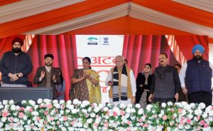 मुख्यमंत्री रेखा गुप्ता और केंद्रीय मंत्री मनोहर लाल ने राष्‍ट्रीय राजधानी दिल्‍ली में अटल कैंटीन का उद्घाटन किया