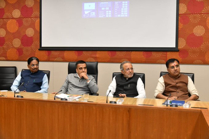 ગાંધીનગરમાં નાયબ મુખ્યમંત્રી હર્ષ સંઘવીની અધ્યક્ષતામાં સાબરકાંઠાના હિમ્મતનગર શહેરી વિકાસ સત્તામંડળ – હુડા મુદ્દે સંબંધિત ગામના આગેવાન અને ગ્રામજનો સાથે બેઠક યોજાઈ.