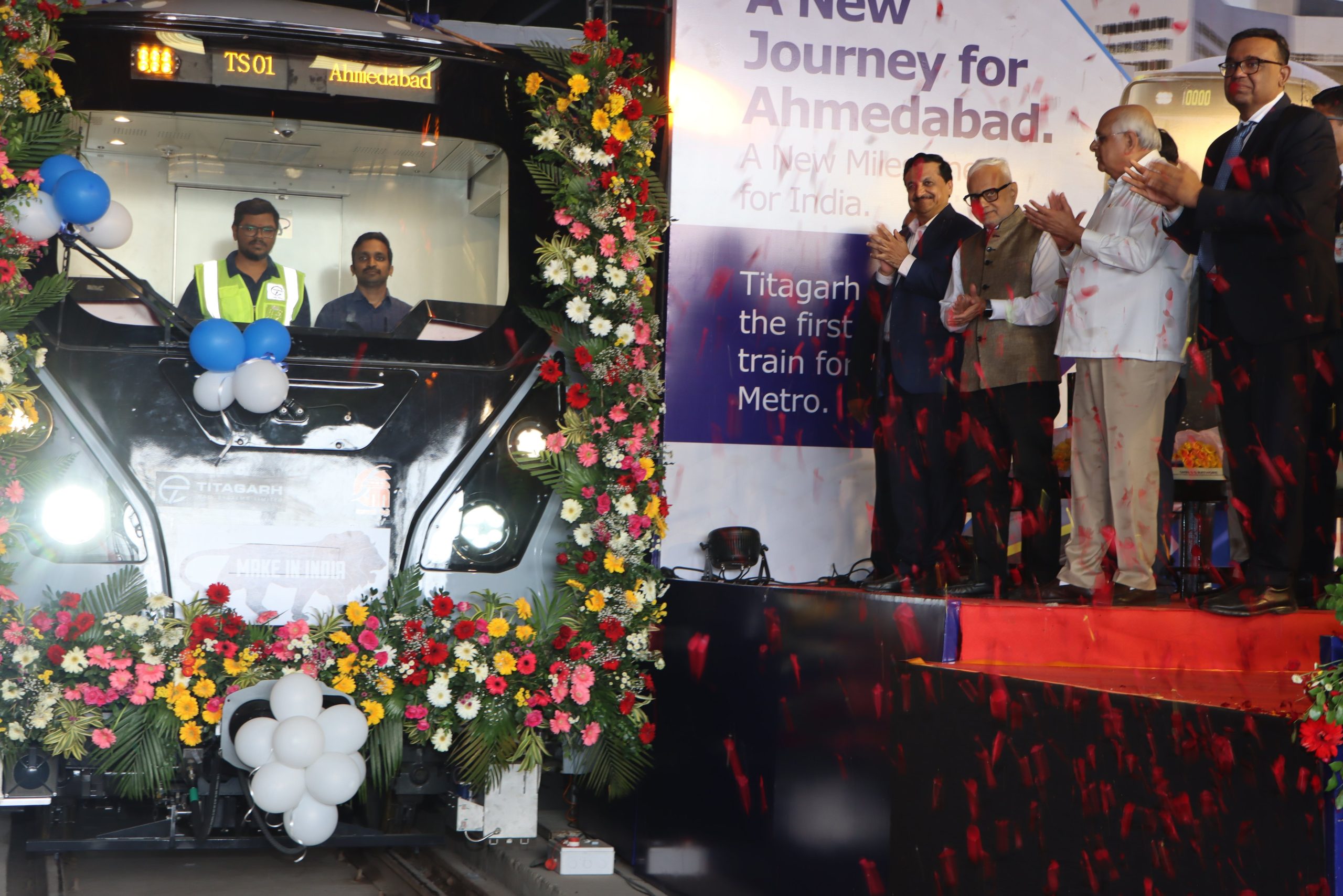 મુખ્યમંત્રી ભૂપેન્દ્ર પટેલે કોલકાતા ખાતેથી અમદાવાદને પ્રથમ સ્વદેશી રીતે નિર્મિત મેક ઇન ઈન્ડિયા” મેટ્રો ટ્રેનની ભેટ આપી