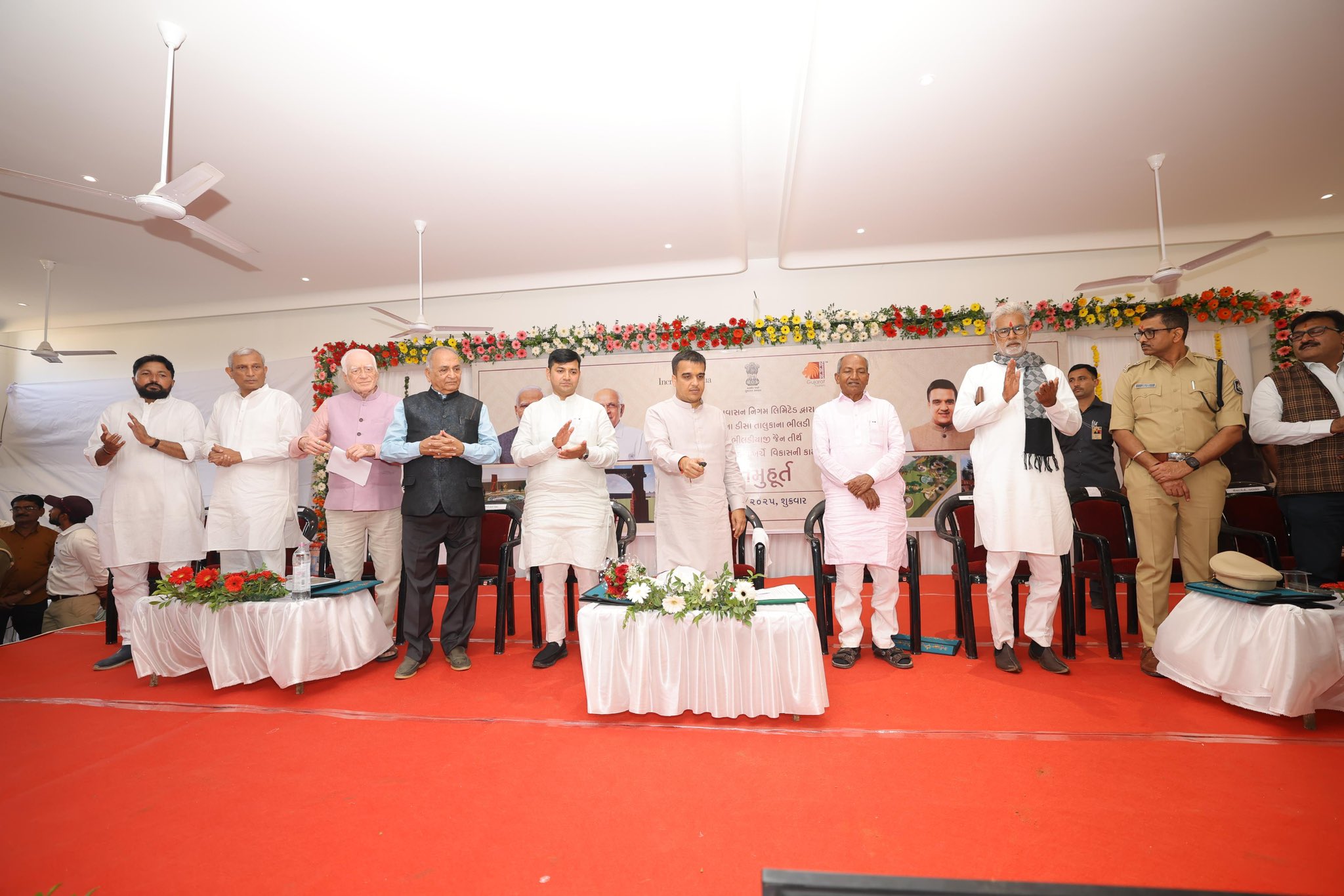 નાયબ મુખ્યમંત્રી હર્ષ સંઘવીએ આજે બનાસકાંઠા જિલ્લાની કરોડોના વિકાસ કાર્યોની ભેટ આપી.