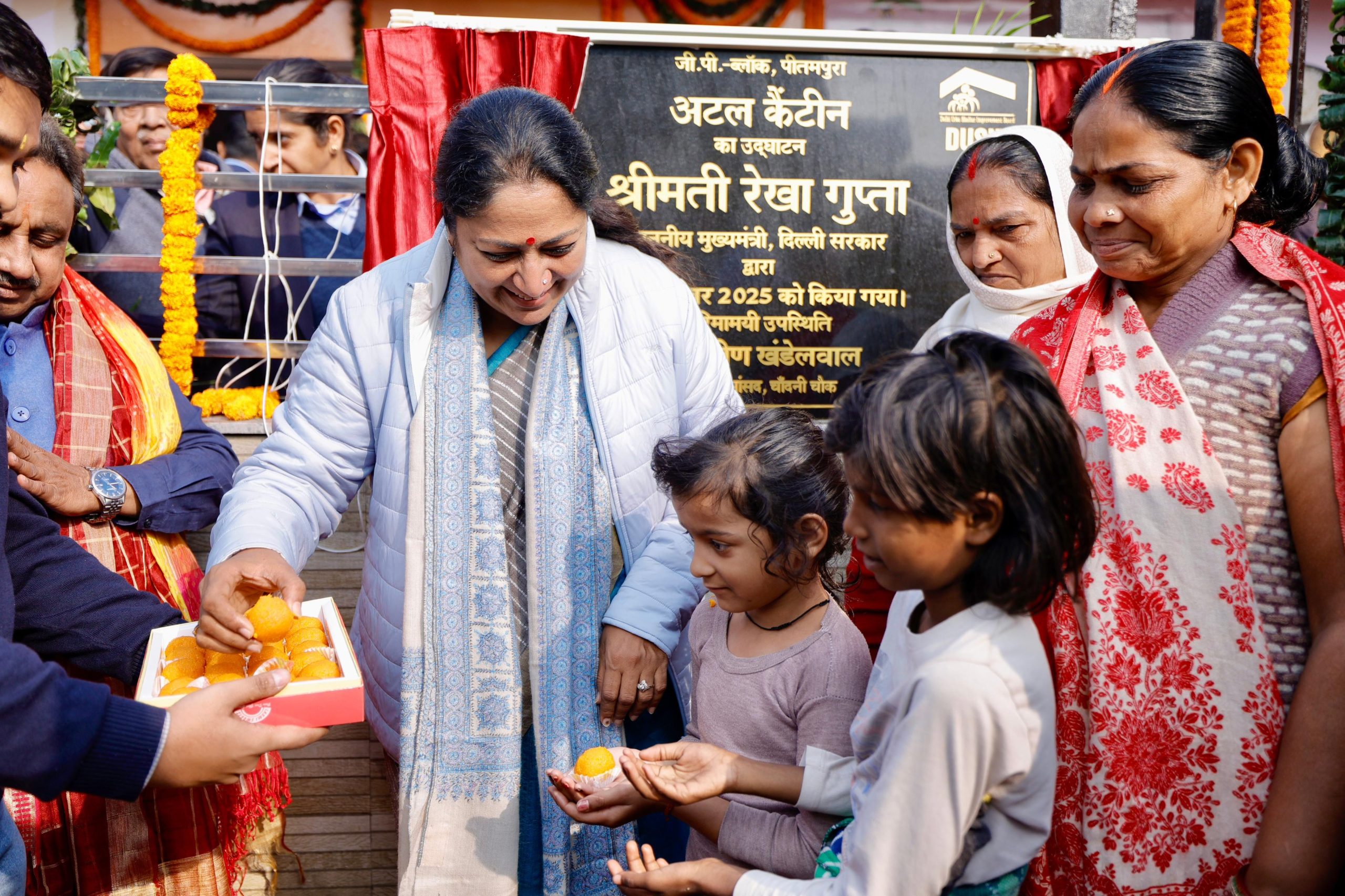 दिल्ली मुख्यमंत्री रेखा गुप्ता ने शालीमार बाग और पीतमपुरा में अटल कैंटीन का शुभारंभ किया