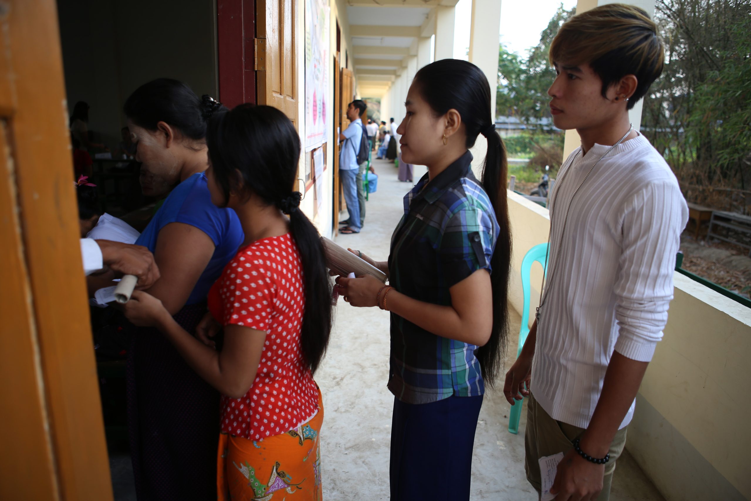 म्यांमार में मतदान के तीन चरणों में से पहला चरण संपन्न हो गया