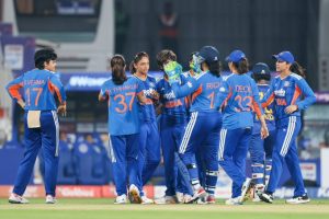 भारत ने पांच मैचों की टी-20 महिला क्रिकेट श्रृंखला के चौथे मुकाबले में श्रीलंका को 30 रन से हराया