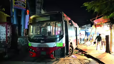 मुंबईत भांडुप बेस्ट बसच्या धडकेत ४ जणांचा मृत्यू, ९ जण जखमी