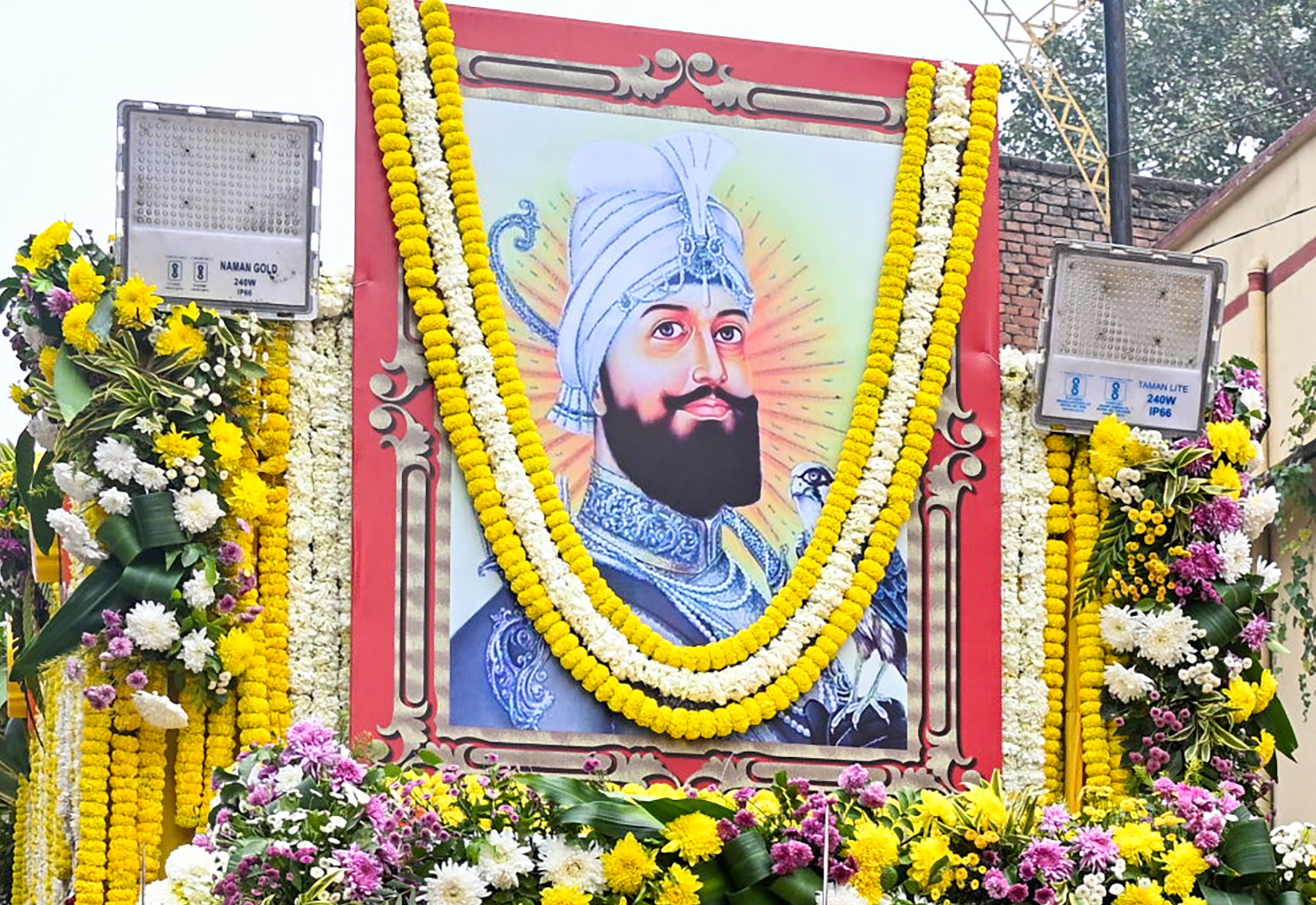 صدر جمہوریہ دروپدی مرمو اور وزیر اعظم نریندر مودی نے آج دسویں اور آخری سکھ گرو، سری گرو گوبند سنگھ کے پوَتر پرکاش اُتسو کے موقعے پر مبارکباد پیش کی ہے۔