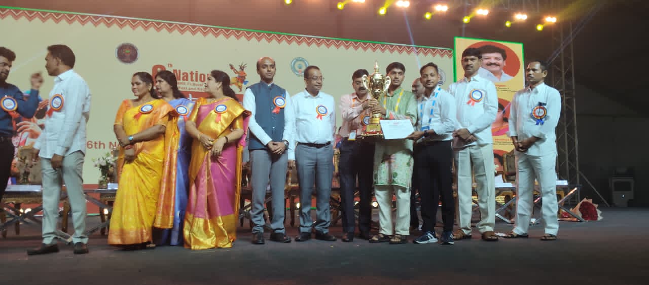 એકલવ્ય મોડેલ રેસિડેન્શિયલ સ્કૂલ આહવાના 13 વિદ્યાર્થીઓએ ગુજરાત રાજ્યનું પ્રતિનિધિત્વ કરી ટ્રાયબલ ઈન્સ્ટ્રુમેન્ટમાં રાષ્ટ્રીય કક્ષાએ પ્રથમ ક્રમાંક પ્રાપ્ત કરીર્યુ