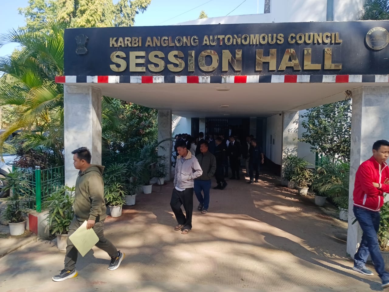 কাৰ্বি আংলং স্বায়ত্তশাসিত পৰিষদৰ ছেছন হলত পৰিষদৰ বিশেষ অধিবেশন