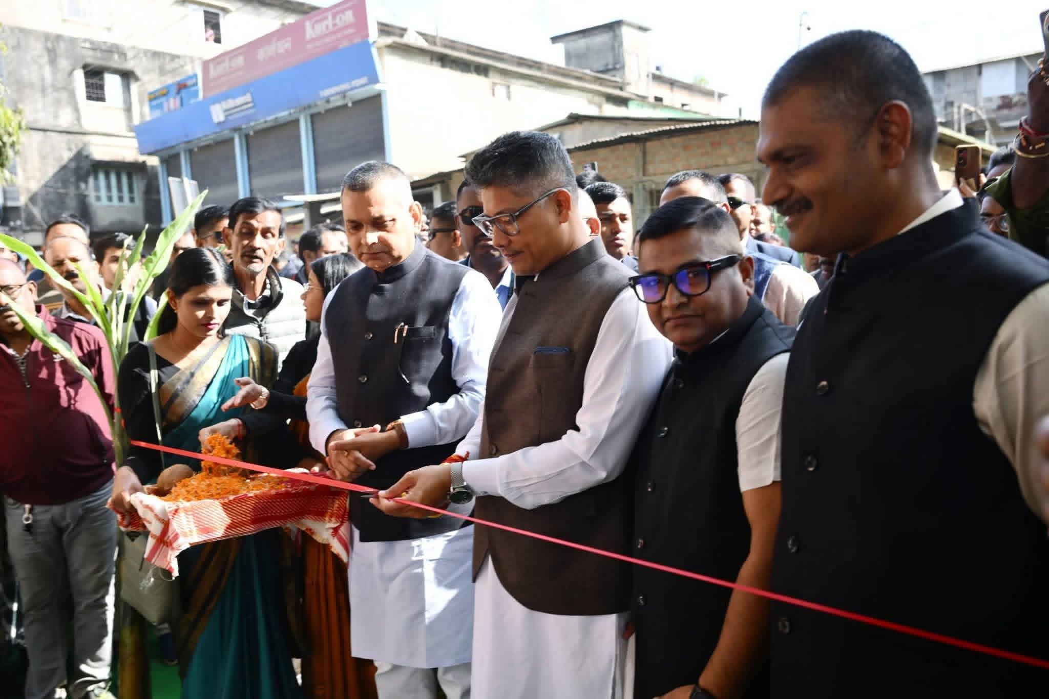 শিলচৰৰ বিলপাৰৰ সিংগিৰখালৰ ওপৰত দলঙৰ আধাৰশিলা স্থাপন জলসম্পদ মন্ত্রী পীযূষ হাজৰিকাৰ