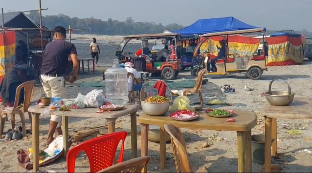 বছৰৰ শেষৰটো দেওবাৰত ৰাজ্যৰ বনভোজস্থলীসমূহত বনভোজ দলৰ সমাগম