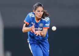 خواتین کرکٹ میں چوتھے ٹی ٹوئنٹی میچ میں جیت کیلئے درکار222 رن کیلئے کھیلتے ہوئے سری لنکا نے بھارت کے خلاف اب سے کچھ دیر پہلے تک ایک وکٹ پر74 رن بنا لیے تھے