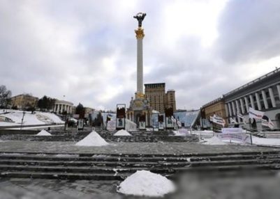 Russia launches missile attacks on Kyiv ahead of Zelenskyy-Trump Florida meeting