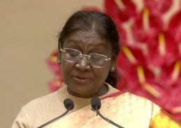 রাষ্ট্রপতি দ্রৌপদী মুর্মু আজ নতুন দিল্লিতে ২০২৩ ও ২০২৪ সালের জাতীয় হস্তশিল্প পুরস্কার প্রদান করেছেন