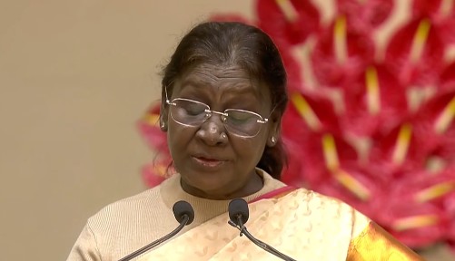 রাষ্ট্রপতি দ্রৌপদী মুর্মু আজ নতুন দিল্লিতে ২০২৩ ও ২০২৪ সালের জাতীয় হস্তশিল্প পুরস্কার প্রদান করেছেন