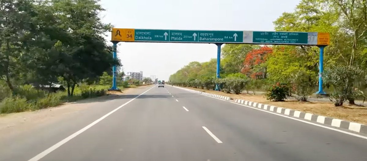 પ્રધાનમંત્રીએ પશ્ચિમ બંગાળના રાણાઘાટમાં 3,200 કરોડના બે રાષ્ટ્રીય ધોરીમાર્ગ વિકાસકામોનું ઉદ્ઘાટન અને શિલાન્યાસ કર્યો.