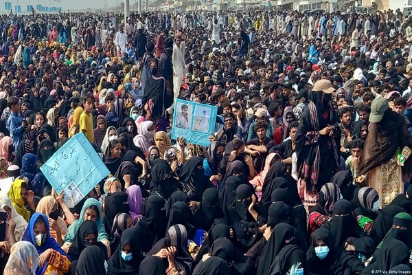 Pakistan: China-Pakistan Economic Corridor remains closed amid protest against disappearance of four family members