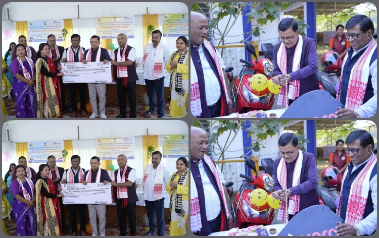 ডিব্ৰুগড় জিলাৰ বৰবৰুৱা উন্নয়ন খণ্ডত অসম ৰাজ্যিক গ্রামীন জীৱিকা অভিযানৰ অধীনত কমিউনিটি কেডাৰসকলৰ মাজত স্কুটি বিতৰণ
