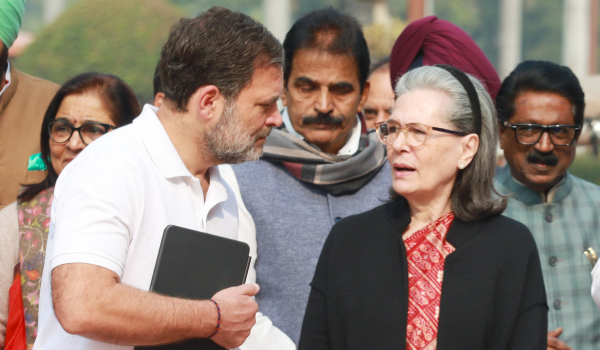 Delhi HC seeks response from Sonia Gandhi & Rahul Gandhi in National Herald Case