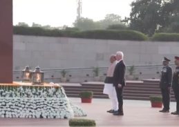Rajnath Singh and Russian Defence Minister Pay Tribute at War Memorial