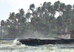 শ্ৰীলংকাত ডিটৱাহ নামৰ ঘূৰ্ণীবতাহৰ ফলত মৃত্যু হোৱা লোকৰ সংখ্যা ৪৭৪ লৈ বৃদ্ধি