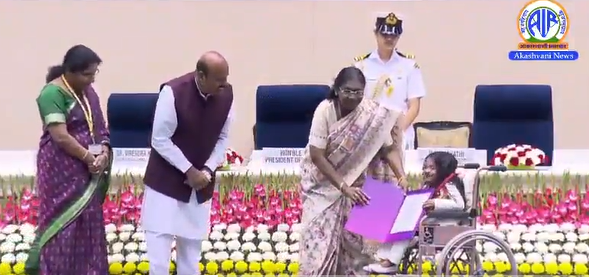 दिव्यांग सक्षमीकरणासाठी काम करणाऱ्या व्यक्ती आणि संस्थांना राष्ट्रपतींच्या हस्ते राष्ट्रीय पुरस्कार