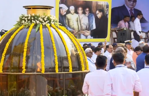 भारतरत्न डॉक्टर बाबासाहेब आंबेडकर यांच्या महापरिनिर्वाण दिनानिमित्त लाखों अनुयायी चैत्यभूमीवर दाखल