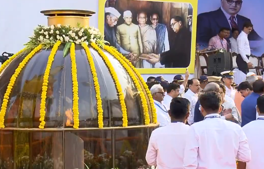 भारतरत्न डॉक्टर बाबासाहेब आंबेडकर यांच्या महापरिनिर्वाण दिनानिमित्त लाखों अनुयायी चैत्यभूमीवर दाखल