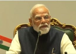 وزیر اعظم مودی نے کہا ہے کہ بھارت چیلنجوں اور غیر یقینی کے حالات سے گھِری ہوئی دنیا میں اپنی ترقی اور کارکردگی کی بدولت اپنا پرچم سربلند کئے ہوئے ہے۔