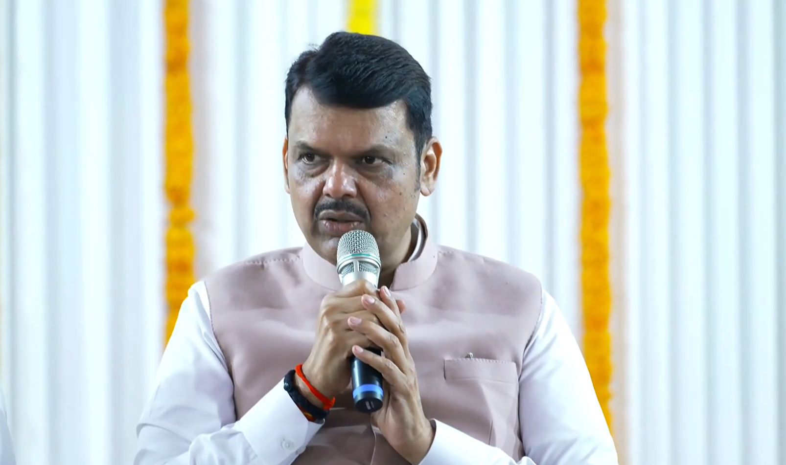 राज्याची आर्थिक स्थिती ओढाताणीची, मात्र दिवाळखोरीकडे वाटचाल नसल्याचं मुख्यमंत्र्यांचं प्रतिपादन