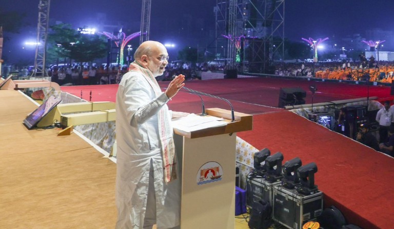 કેન્દ્રીય ગૃહ મંત્રી અમિત શાહે અમદાવાદમાં બીએપીએસ સ્વામિનારાયણ સંસ્થા દ્વારા આયોજિત ‘પ્રમુખ વર્ણી અમૃત મહોત્સવ’ના સમાપન સમારંભમાં ઉપસ્થિત રહ્યા