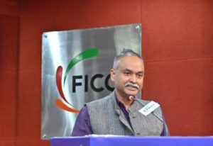 محنت و روزگار کی وزارت میں محنت و روزگار کے سینئر مشیر جناب آلوک چندر نے کہا ہے کہ نئے لیبر ضابطے ایک شفاف، پائیدار اور پیش بینی پر مبنی قانونی فریم ورک کی تشکیل کرنے کیلئے وضع کیے گئے ہیں