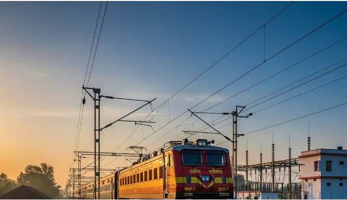 भारतीय रेलवे ने ब्रॉड गेज नेटवर्क का 99 प्रतिशत से अधिक विद्युतीकरण का काम पूरा किया